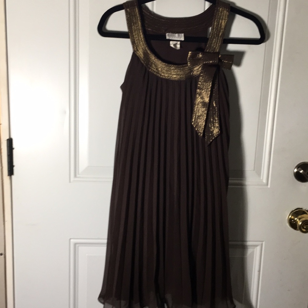 Robbie Bee brown sleeveless scoop neck lined pleated dress size 4P